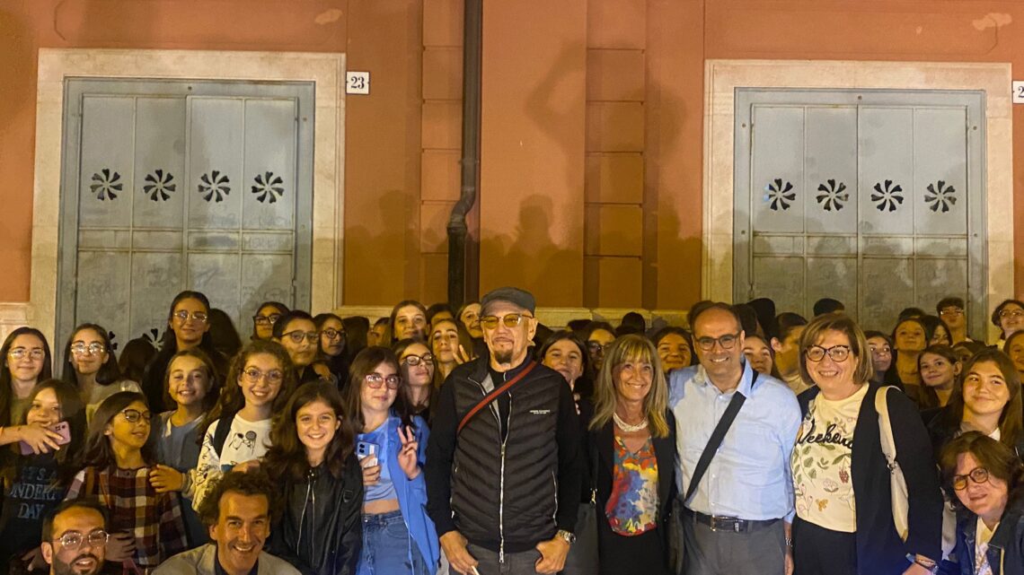 I nostri alunni e docenti al Petruzzelli ad ascoltare il concerto di Enrico Ruggeri